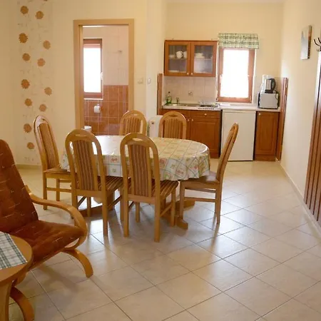 Anna Apartment *